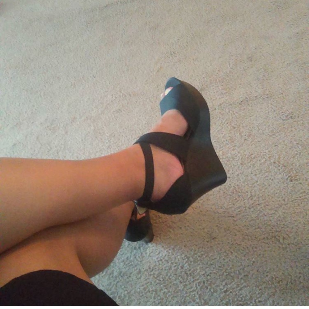 Agape wedges